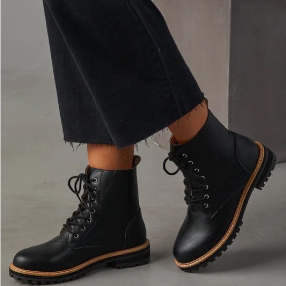 💥FINAL SALE💥 Brycen Faux Leather Lace Up Boot - Picture 2 of 4